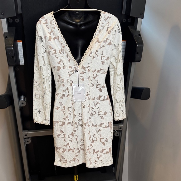 Endless Rose White Floral Lace Long Sleeve Dress - Picture 2 of 4